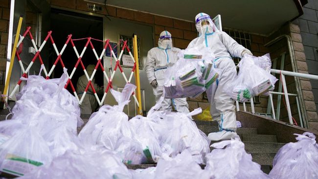 Rekor Lagi, Covid-19 China Melonjak 35 Ribu Kasus Sehari Komisi Kesehatan Nasional China melaporkan ada penambahan 35.183 kasus baru covid-19 di negaranya pada Jumat, 25 November 2022.