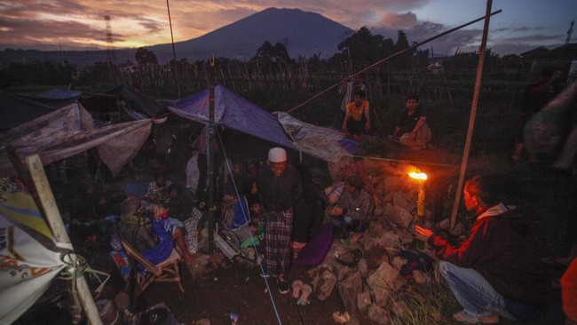 Badan Nasional Penanggulangan Bencana (BNPB) hingga Selasa (22/11) pukul 09.55 WIB mencatat sebanyak 103 orang meninggal dunia akibat gempa di Cianjur.