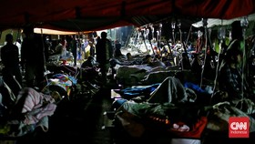 FOTO: Korban Gempa Cianjur Membeludak di RSUD Sayang