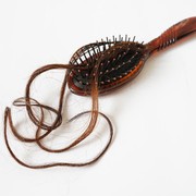 Bukan Shampoo, Cegah Rambut Rontok dari Dalam dan Luar Tubuh dengan Cara Ini!