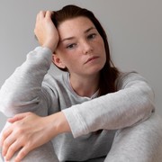 Haruskah Semua Orang Dewasa Melakukan Screening Soal Anxiety Mereka? Begini Saran dari Para Ahli!