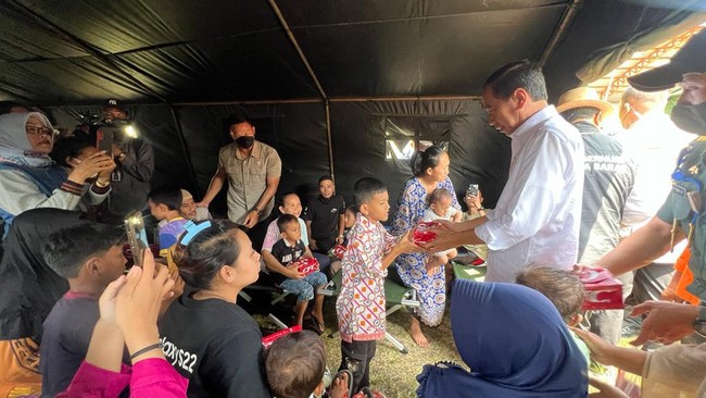 Presiden Joko Widodo memerintahkan anak buahnya untuk memprioritaskan evakuasi menyusul 39 orang hilang setelah gempa Cianjur.