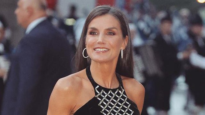 Ratu Letizia punya gaya yang modis (Ratu Letizia dari Spanyol/Foto: instagram.com/marieclairerussia)