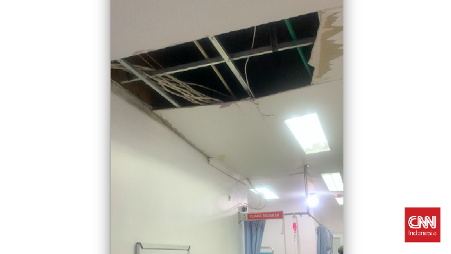 Gedung Rumah Sakit Umum Daerah (RSUD) Sayang Cianjur rusak akibat gempa yang mengguncang Cianjur pada Senin (21/11).