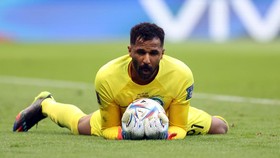 Mohammed Al Owais Pahlawan Arab Saudi yang Bikin Messi Meringis