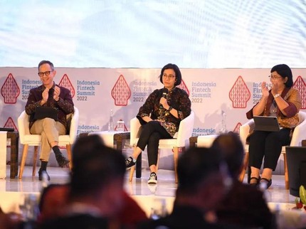 5 Potret Sri Mulyani Padu Padan Batik dengan Sneakers, Tuai Pujian Netizen Bun