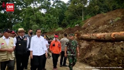 VIDEO: Jokowi Tinjau Lokasi Gempa dan Gelar Ratas di Cianjur