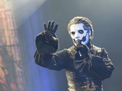 Ghost Menang Favorite Rock Album, Papa Emeritus Dikejar Flash ala Kardashians