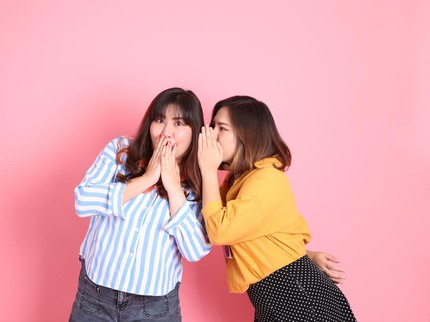 Karena Beragam Alasan, 5 Zodiak Ini Paling Tidak Bisa Menyimpan Rahasia