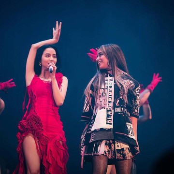 Sama-Sama Stylish, Simak Potret Jisoo dan Camila Cabello Saat Duet di Konser BLACKPINK!