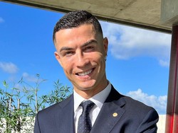 Cristiano Ronaldo Pakai Jam Tangan Mewah, Ledek MU Ya Itu?