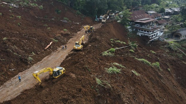 Basarnas buka suara ihwal video viral banjir yang diduga terjadi di wilayah Cugenang, Kab. Cianjur.