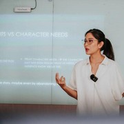 Beda Gaya Dian Sastrowardoyo dan Prilly Latuconsina saat Menjadi Dosen di Universitas Ternama Indonesia