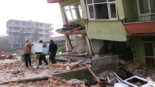 Setidaknya 50 orang terluka usai gempa magnitudo 5,9 guncang Turki pada Rabu (23/11) pagi waktu setempat.
