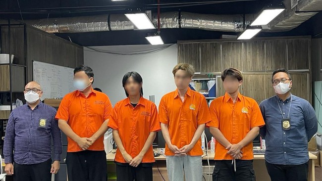 Tujuh WN Korea Selatan diamankan petugas Imigrasi usai gelar ajang pencarian bakat di Jakarta karena diduga menyalahgunakan visa on arrival (VOA) untuk bekerja.