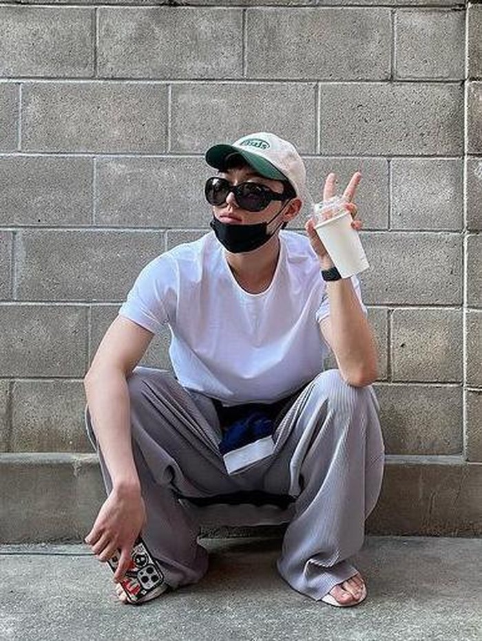 Ia memulai debut sebagai aktor di tahun 2019 lewat web drama ‘Real:Time:Love’. Namun, sebelum terjun ke dunia akting, Choi Hyun Wook sempat mengikuti kursus akting di akademi KS Training Center./ Foto: instagram.com/_choiiii__