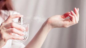Temukan Wangi Tubuhmu yang Khas dengan Layering Parfum, Ini Caranya
