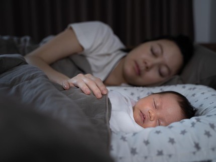 4 Posisi Tidur yang Aman dan Nyaman untuk Bunda pasca Persalinan Caesar