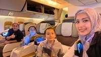 Pasha dan Adelia Umrah Bersama Anak-anak, Netizen Pertanyakan Ini