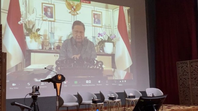 Pemerintah mengintensifkan pembangunan kawasan strategis ekonomi untuk menjawab tiga isu dan peluang pembangunan ekonomi Indonesia.