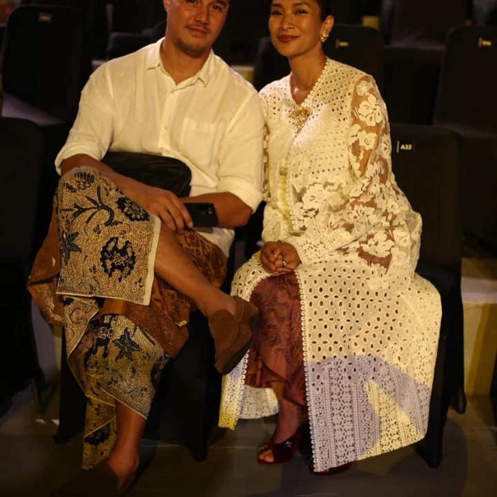 <p>Kepindahannya ke Bali tidak membatasi kreativitasnya sebagai seniman. Happy Salma masih aktif lalu-lalang di dunia hiburan Tanah Air. Tjok Gus pun selalu menemani Happy Salma ketika sedang bekerja. (Foto: Instagram/happysalma)</p>