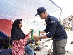Korban Gempa Cianjur Dapat Bantuan Beras hingga Selimut dari BUMN