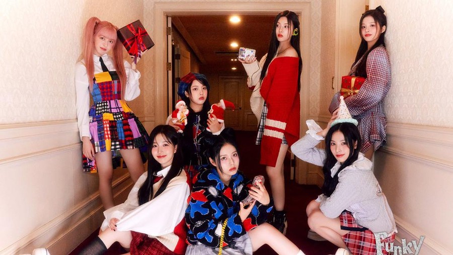 Lirik Lagu Funky Glitter Christmas - NMIXX
