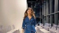 <p>Beberapa waktu lalu, Mikaila bahkan sempat beraksi sebagai model dengan tampil di atas catwalk dalam kondisi hamil. Proporsi tubuh Mikaila yang masih tetap terlihat ramping bak model selama kehamilannya ini membuat para netizen iri. Foto: Instagram @mikailapatritz</p>