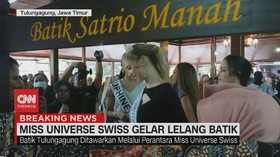 VIDEO: Miss Universe Swiss Gelar Lelang Batik untuk Korban Gempa