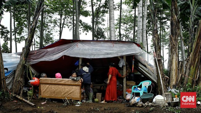 Pengungsian Gempa Cianjur Diserang Ispa dan Dehidrasi Wakil Direktur RSUD Sayang dr Neneng Efa Fatimah mengatakan jumlah korban luka akibat gempa sampai saat ini sejumlah 864 orang.