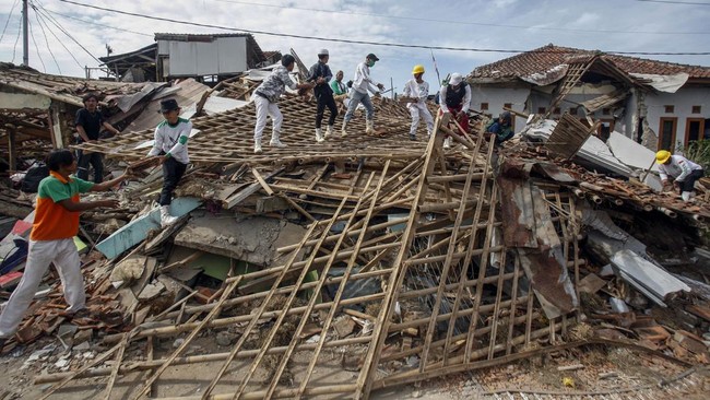 BNPB mencatat 92 rumah warga di Kepulauan Tanimbar, Maluku, mengalami kerusakan akibat gempa berkekuatan magnitudo 7,5.