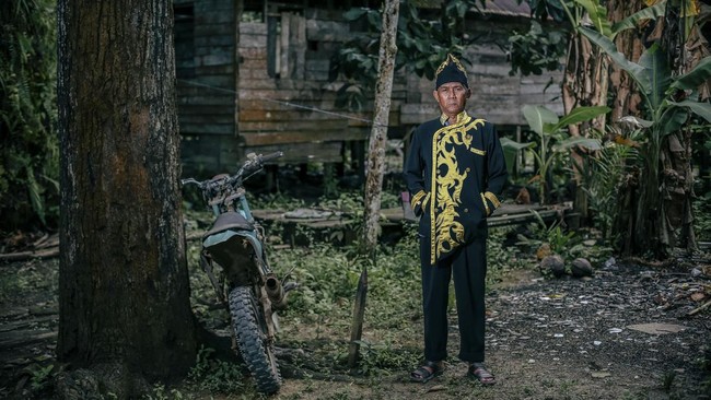 Warga adat Suku Balik, Kabupaten Penajam Paser Utara (PPU), Kaltim menolak rencana penggusuran rumah di kawasan Sungai Sepaku, Ibu Kota Nusantara.