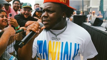 img-title Lirik Lagu Spin Back (Pull Up, Pew!) - Scootie Wop