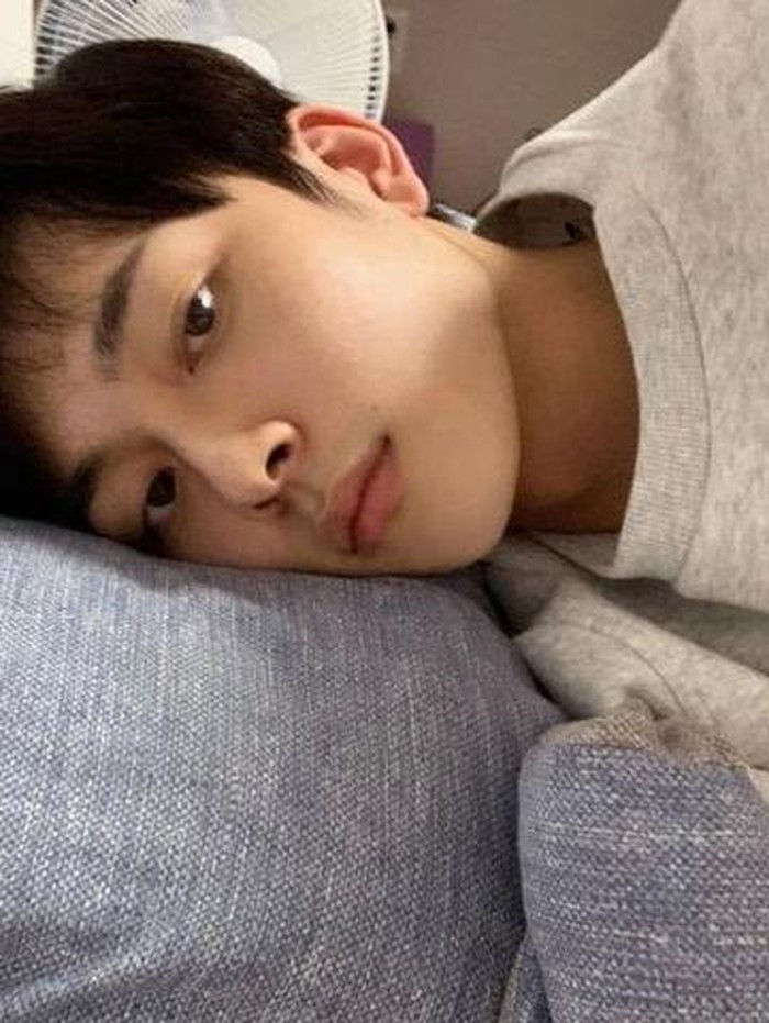 Sebelum menjadi aktor, ia merupakan seorang trainee idol di bawah naungan CUBE Entertainment./ foto: instagram.com/ official_yooseonho