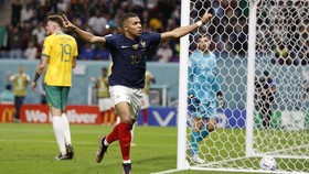Gurauan Pemain Polandia Butuh Skuter untuk Hentikan Mbappe?