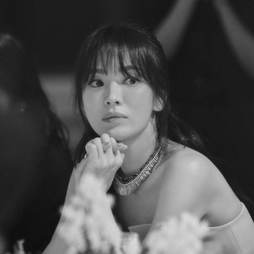 Katy Saunders Hamil Anak Song Joong Ki, Song Hye Kyo Bicara Rasa Sakit