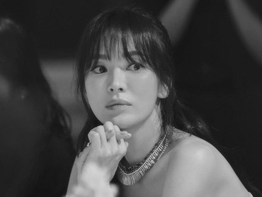 img-title Katy Saunders Hamil Anak Song Joong Ki, Song Hye Kyo Bicara Rasa Sakit