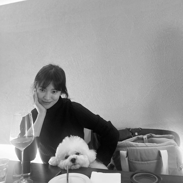 <p>Aktris cantik Song Hye Kyo belum lama ini merayakan ulang tahun, Bunda. Wanita kelahiran Daegu, Korea Selatan pada 22 November 1981 tersebut, telah menginjak usia 41 tahun. Makin terlihat awet muda ya, Bunda. (Foto: Instagram @kyo1122)<br /><br /><br /></p>