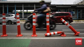 Dishub DKI Bongkar Pembatas Jalur Sepeda di 13 Titik demi Keselamatan