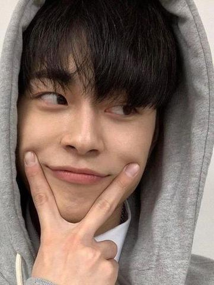 Tahun 2017 lalu, bersama trainee CUBE lainnya, Lai Guanlin, ia mengikuti survival show Produce 101 Season 2./ foto: instagram.com/ official_yooseonho