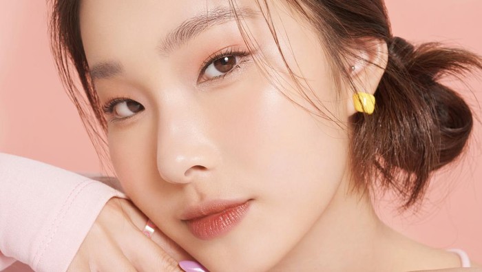 img-title BeauPicks: Pilihan Warna Baru Lip Tint dan Compact Powder dari barenbliss, Cocok untuk Bikin Korean Makeup!