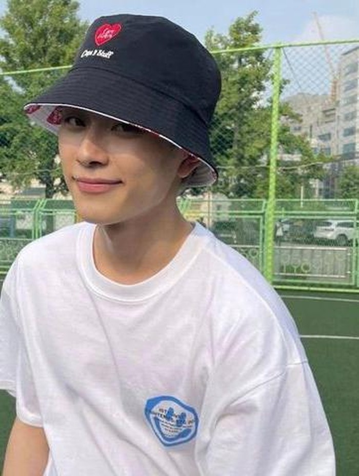 Yoo Seon Ho memberanikan diri mengikuti ajang tersebut meskipun baru 6 bulan menjadi trainee pada kala itu, lho!/ foto: instagram.com/ official_yooseonho