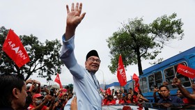 img-title PM Malaysia Anwar Ibrahim Koalisi dengan 'Musuh Bebuyutan' dari BN