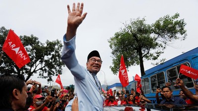 PM Malaysia Anwar Ibrahim Koalisi dengan 'Musuh Bebuyutan' dari BN