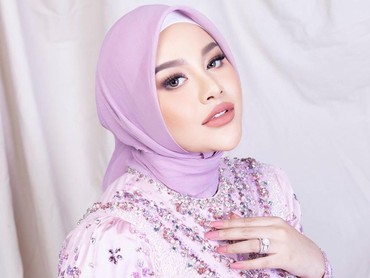 img-title Perdana Jualan di Shopee Live, Aurel Hermansyah Kebanjiran Lebih dari 3.000 Pesanan