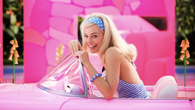 Greta Gerwig, sutradara film Barbie, mengatakan ia bersemangat sekaligus ketakutan dalam mengambil proyek film live-action itu.