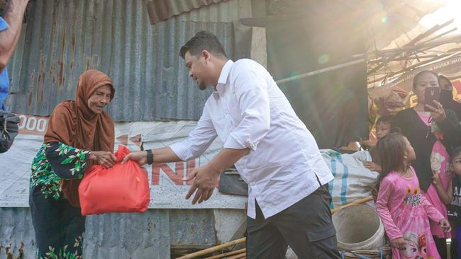 Tinjau Islamic Center, Bobby Nasution Bedah Rumah Warga