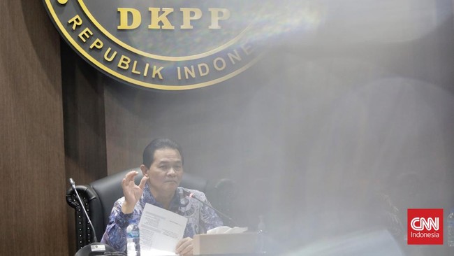DKPP mengaku belum menerima laporan soal dugaan mobilisasi disertai intimidasi yang dilakukan KPU untuk meloloskan partai tertentu di Pemilu 2024.