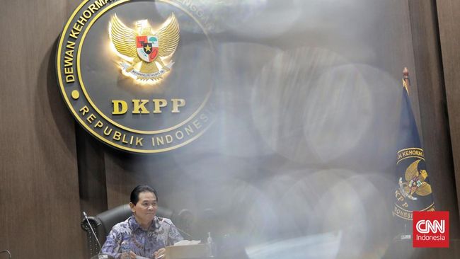 Ketua DKPP Heddy Lugito mengatakan pihaknya juga mulai memproses aduan tentang dugaan pelecehan seksual yang menyeret Ketua KPU Hasyim Asy'ari.