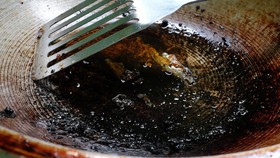 img-title 5 Cara Membersihkan Wajan Gosong, Pakai Saus Tomat Biar Kinclong Lagi